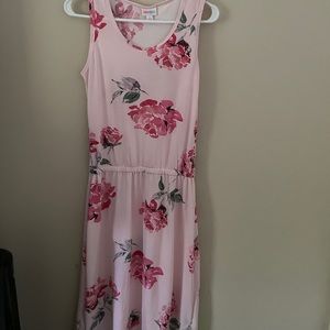 Pretty jersey fabric sleeveless dress in pink floral pattern.